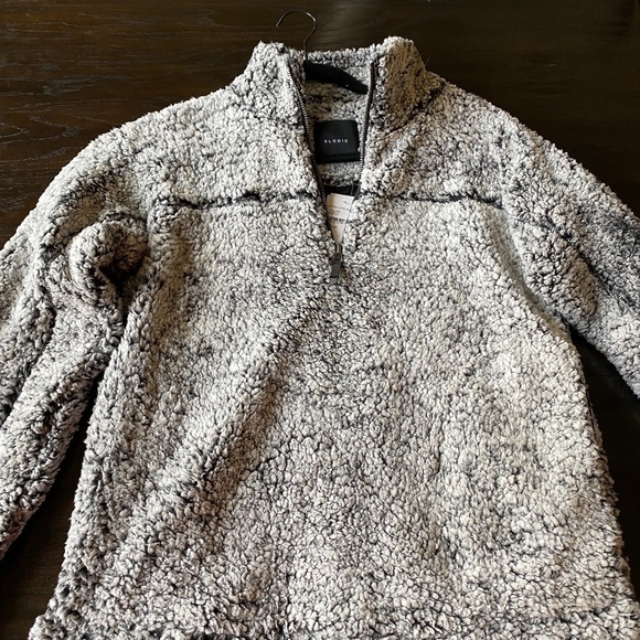 Half zip - Picture 1 of 4